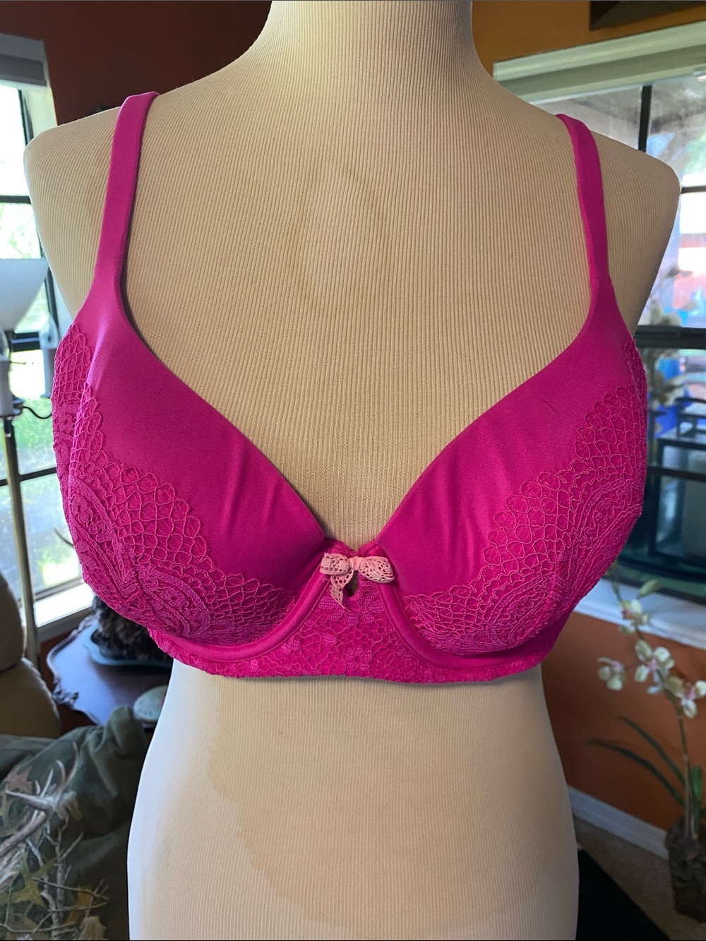 Victoria’s Secret Fuchsia Lace Underwire Bra with Bow Detail